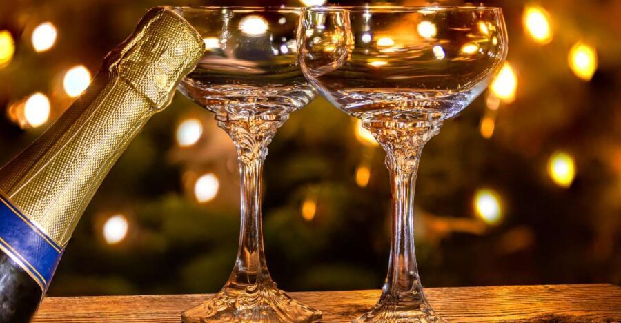 Winter Champagne Tour by Rickshaw - Old Town Cologne: guided walking meets rickshaw rhythm