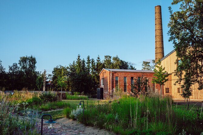 Wittenburg: Elephant Gin's Distillery Tour near Hamburg - Key points at a glance