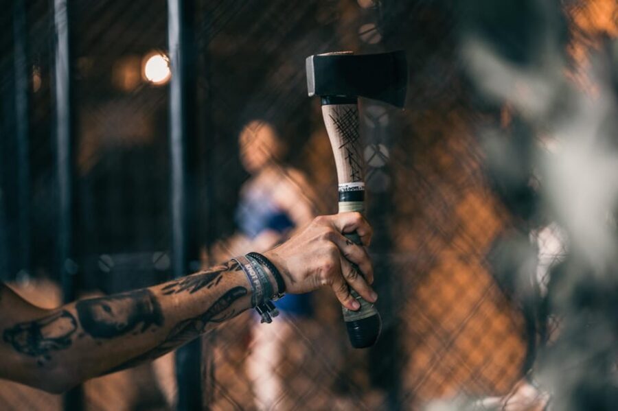 WOODCUTTER - AXE THROWING & BAR EXPERIENCE IN FRANKFURT - Drinks and the Bar Moment: Make It a Proper Night Out