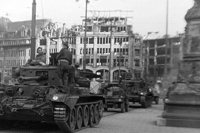 World War 2 Hamburg Private Guided Tour - Planten un Blomen: a pretty park with a brutal past