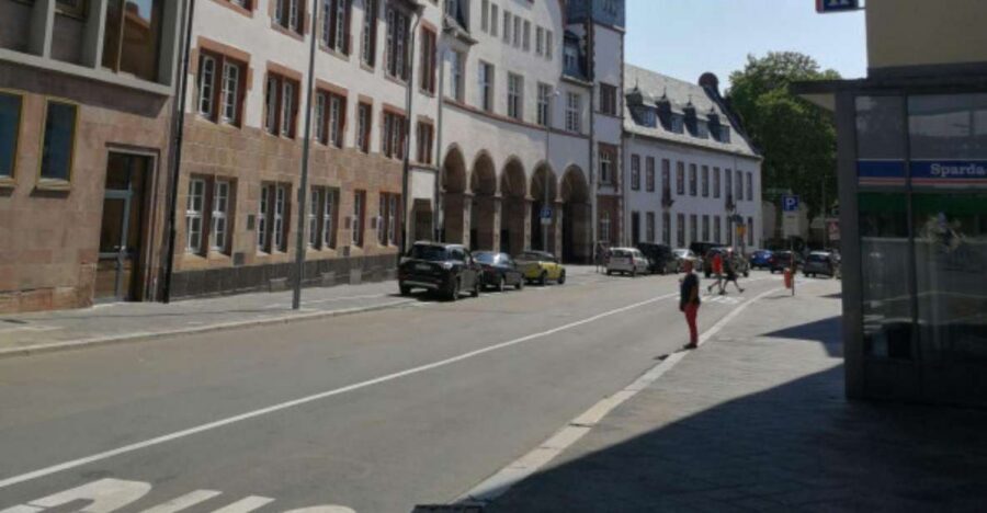 Worms: Historic Walking Tour With Heike - Places of remembrance and Worms Memoria: history you can feel