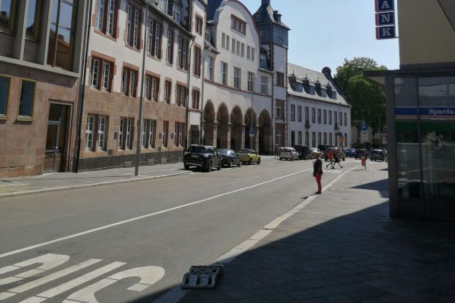 Worms: Historic Walking Tour With Heike - Language reality check: German-guided, with dialect flavor