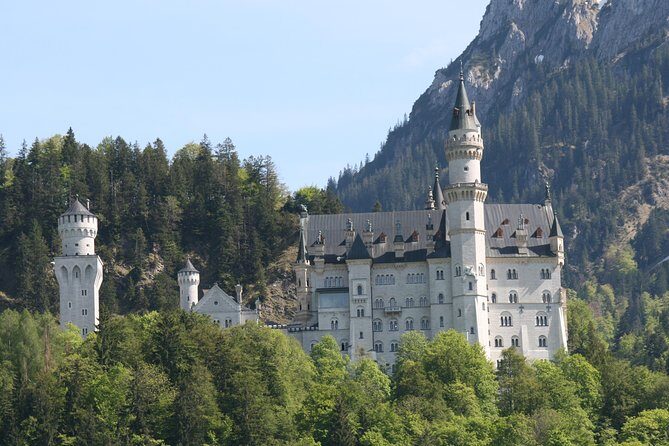 Wright Europe Vacations - Private Escorted Auto Tours - Mercedes-Benz in Sindelfingen: robot ballet and a museum that walks you through the timeline