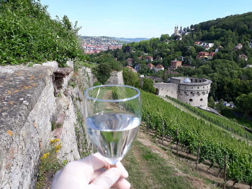 Wuerzburg: Wine mountain rally with wine tasting and group dynamics - The Welcome Tasting Setup: Frankensecco Plus 3 Wines