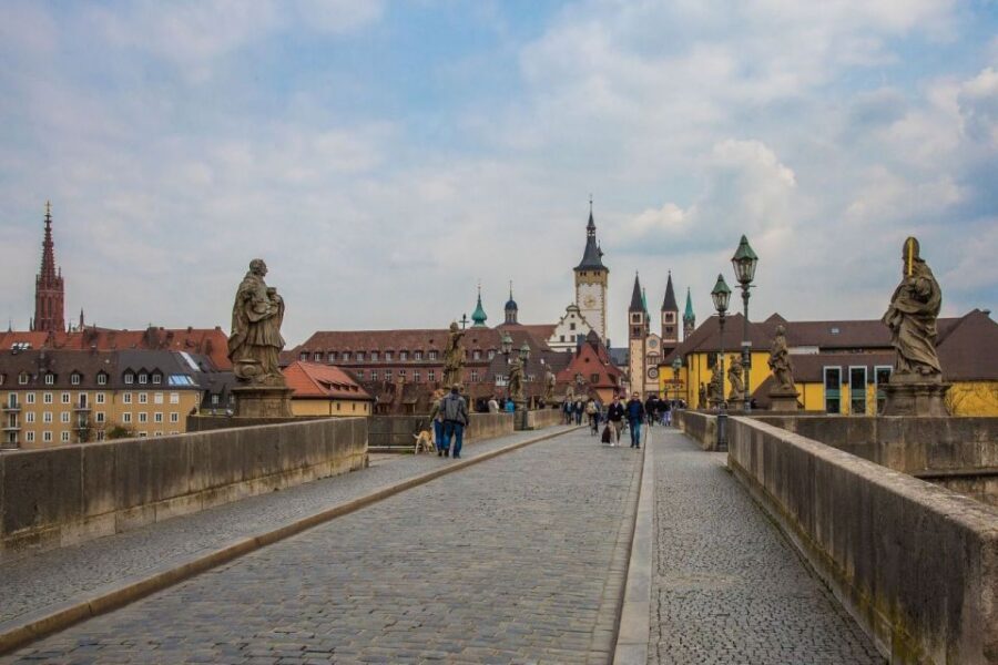 Würzburg: Private Walking Tour With Professional Guide - Entering Würzburg: meeting point and how the tour actually flows