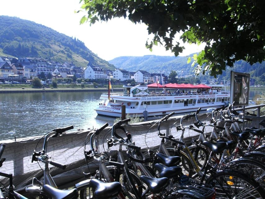 Zell: Bike and boat tour with wine tasting and picnic - Pedaling toward Traben: your 20 km stretch and picnic timing